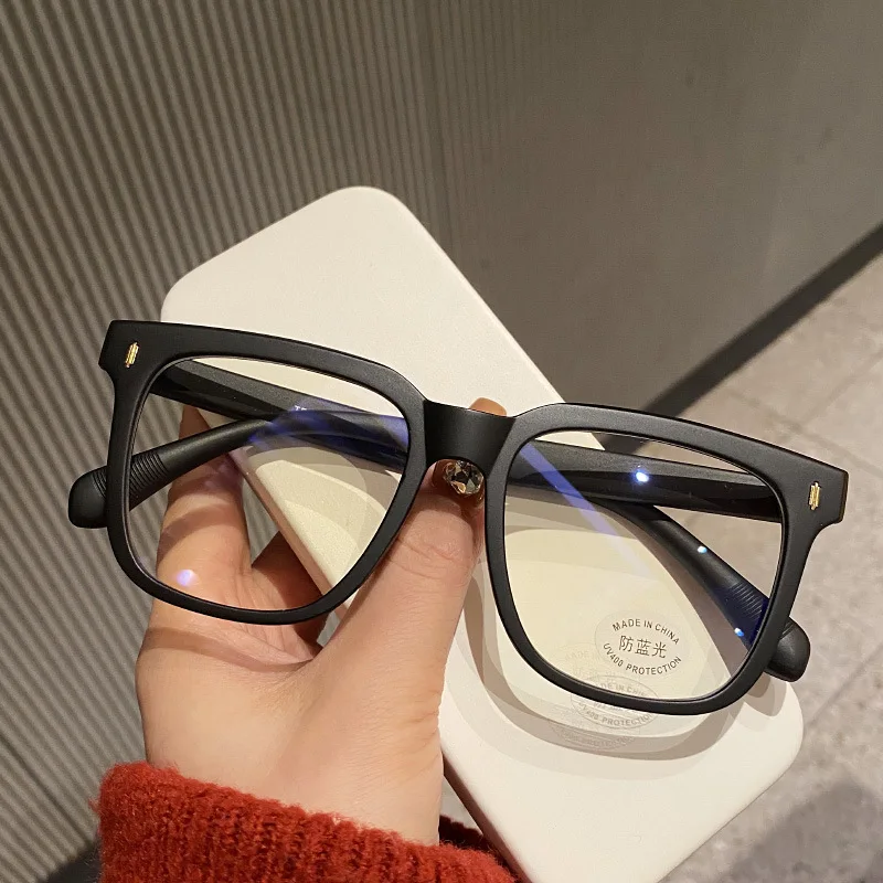 Kwadratowe okulary komputerowe – Blue Light Glasses recenzja i cena