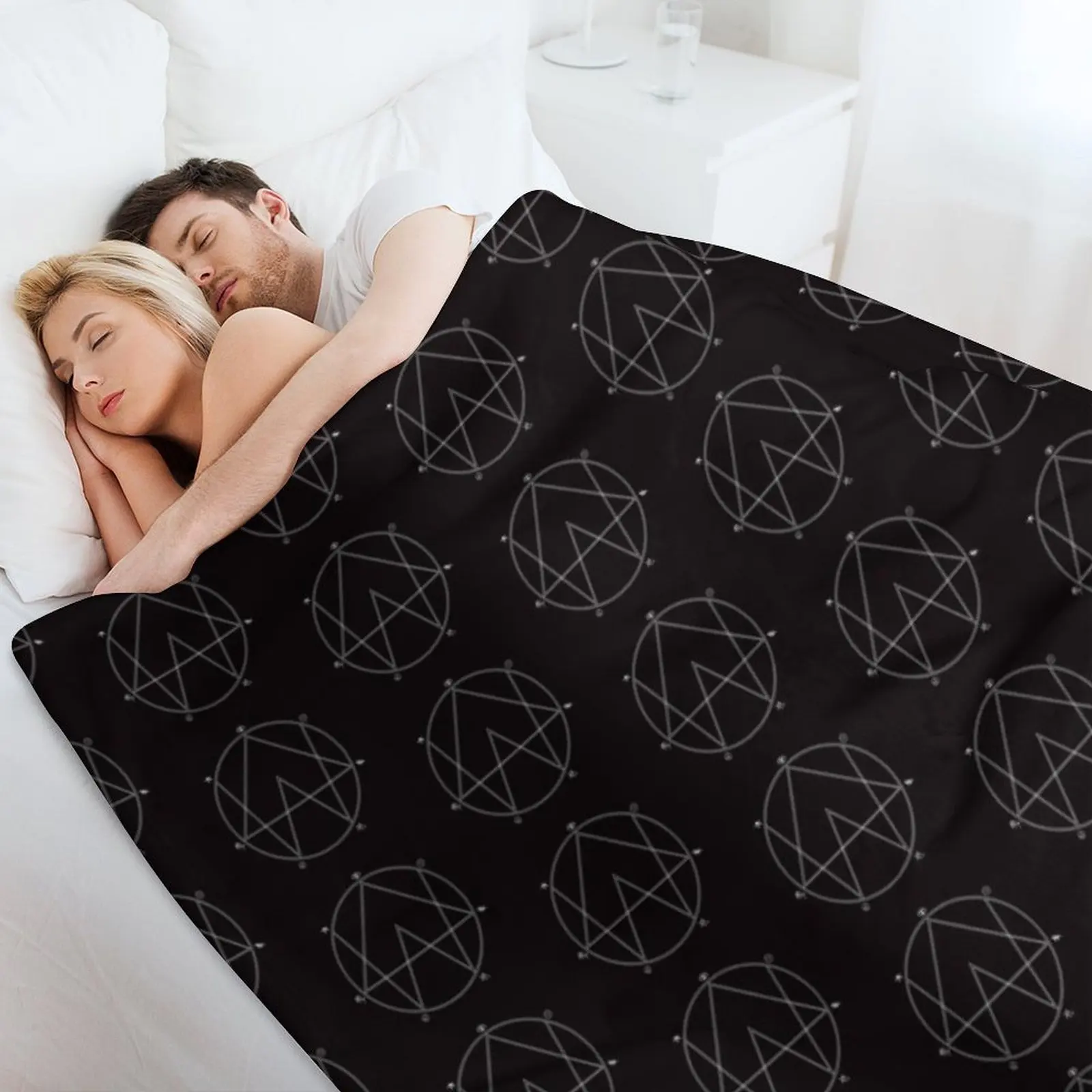 Koc z logo Alison Wonderland,  – Home Office Logo recenzja i cena